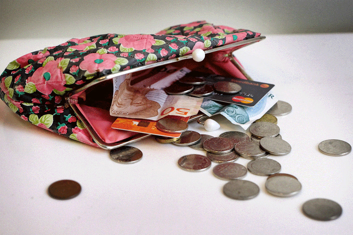 61 000 hushåll som bor hos privata hyresvärdar i Västra Götaland och Halland riskerar höjd hyra. Fastighetsägarna GFR vill höja hyran med upp till 5,9 procent. Nu är de första höjningarna redan avgjorda.