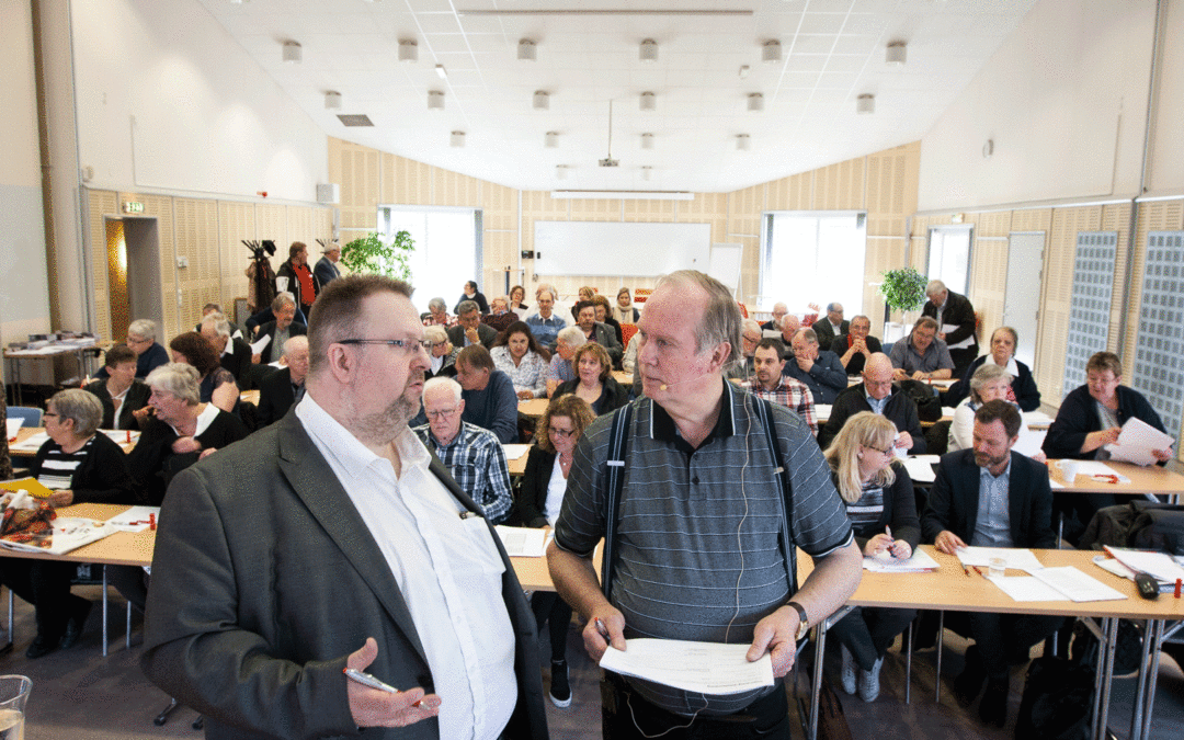 Regionfullmäktige i Hyresgästföreningen 2017. Lennart Höckert, regionsekreterare, och Kenneth Gustavsson, regionordförande.