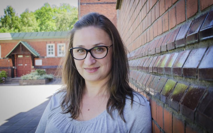 Lilyana Kutinska, ärendehandläggare