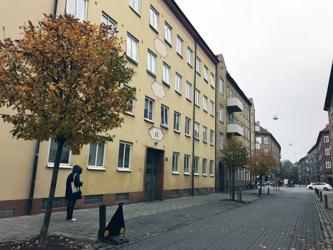 Det är en äldre fastighet där hissen byggdes in i ett befintligt trapphus på 1980-talet. 