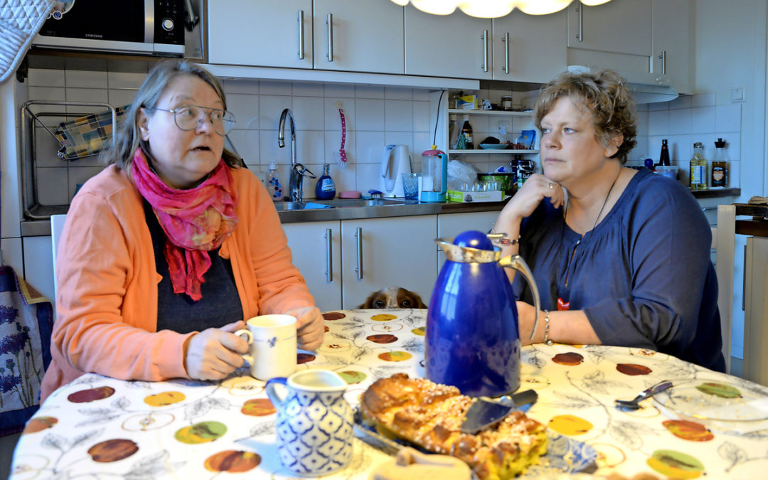 Anna Walheim och Maria Pauly berättar om de obehagliga månaderna då avloppet var trasigt i källaren. Nu kräver deras värd dessutom ytterligare höjningar av hyran.