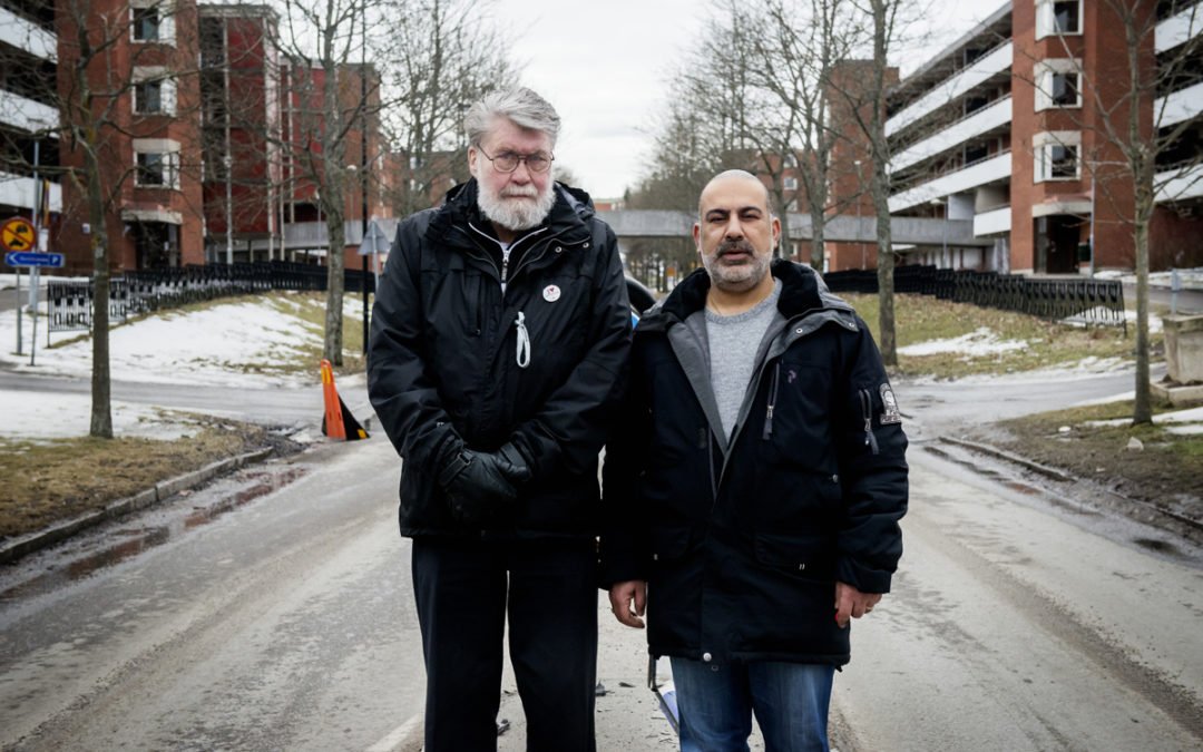 Gränsen. På ena sidan kommunala Huge, på andra privata D. Carnegie. Per Fagerberg och Joseph Salameh ser stora skillnader mellan dem.