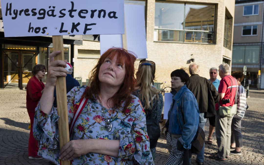 Lynnette Johansson bor i en LKF-bostad i Dalby och är en av de som protesterar mot Lunds vinstuttag från LKF.
