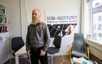 Johan Martinsson i sitt tjänsterum på SOM-institutet.