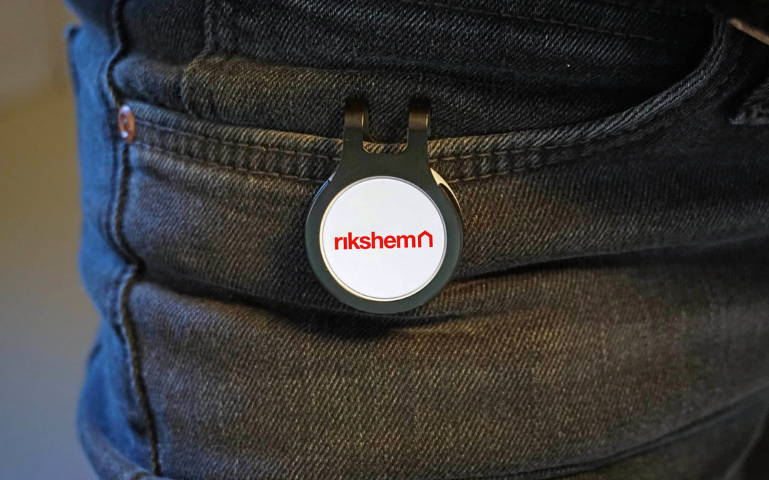 En bild på Rikshems gps-knapp som används i projektet Trygghetskollen.