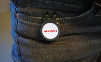 En bild på Rikshems gps-knapp som används i projektet Trygghetskollen.