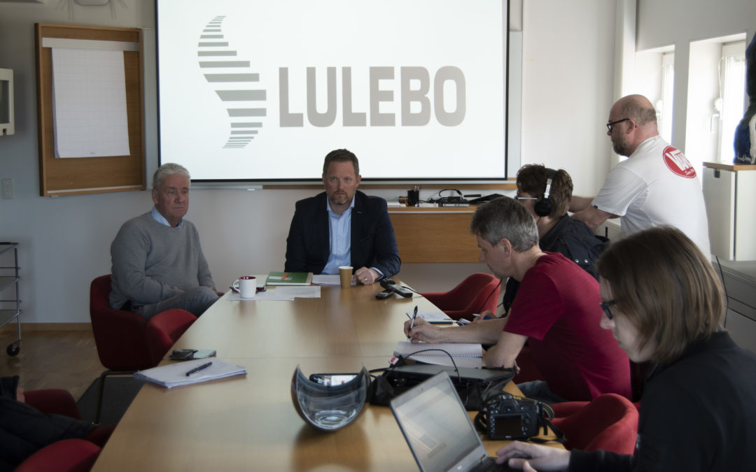 Under en presskonferens hos Lulebo på onsdagen berättade Lulebos styrelseordförande Kent Ögren och VD Erik Öhrling att bostadsbolaget har blivit lurat på minst sexsiffriga belopp. En egen chef är misstänkt.