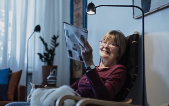 Christin läser i bra ljus