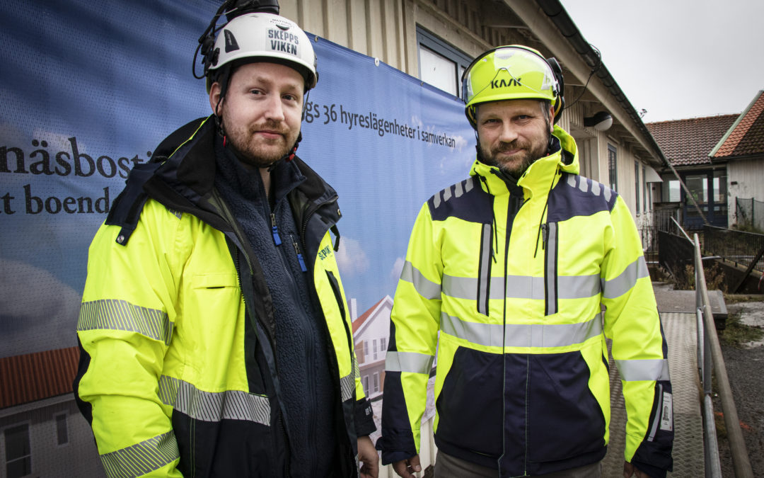 Arbetsledare Mattias Kullbratt och vd Tomas Reuterberg samarbetar för att ombyggnaden av äldreboendet ska bli så bra som möjligt. "Det kommer att bli ett fantastiskt fint boende för våra hyresgäster", säger Tomas Reuterberg.