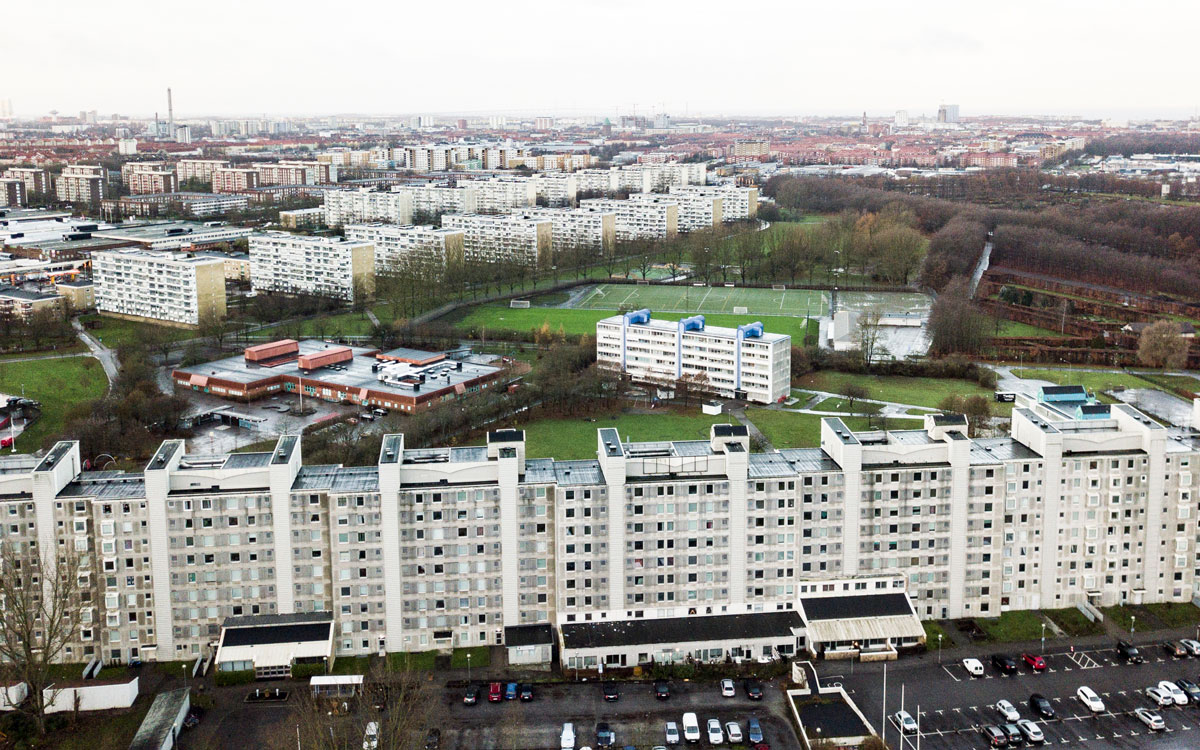 Kinesiska muren på Rosengård i Malmö. Nu köper MKB en del av huset.