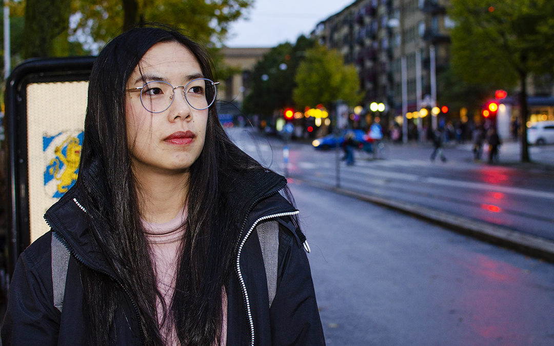Penny från Thailand har bott i Göteborg i drygt fem år. Att ta strid mot hennes tidigare värd har krävt mod. "Jag kan ju inte systemet", säger hon. Men ilskan tog över, och till slut fick hon rätt. "Jag vill att folk ska veta att de har rättigheter. Det är superviktigt."