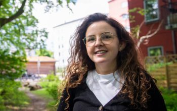 Klara Falkengren, 25, har fått sitt första förstahandskontrakt.