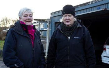 Linnea Edvardsson och Catherine Gauffin är bland de hyresgäster i Lerum som vägrat lämna sina garage. Nu vräker hyresvärden Förbo dem med hjälp av Kronofogden.