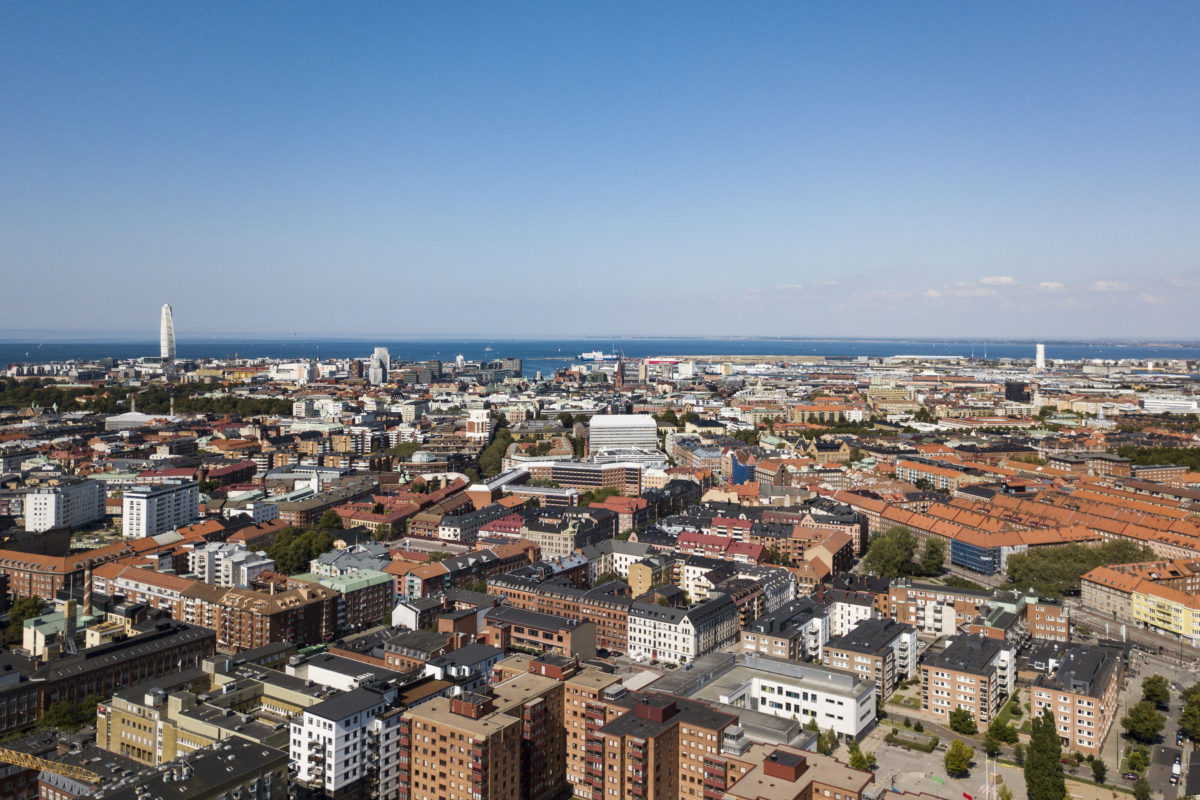 Det råder enorm bostadsbrist i Sverige. Malmö stad är en av kommunerna där den är som högst.