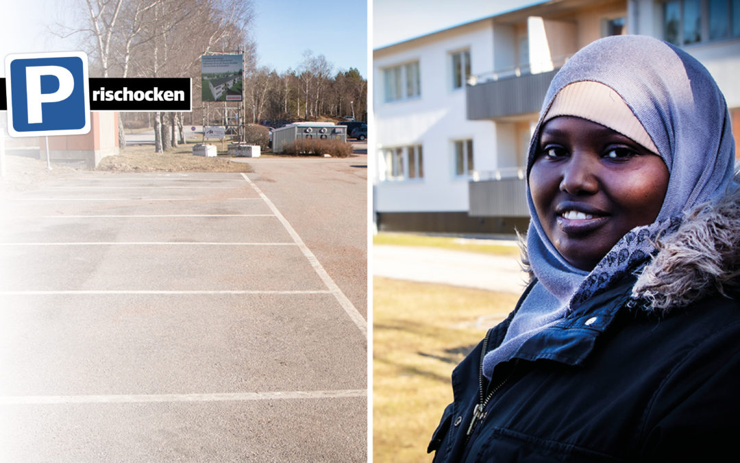 En parkeringsplats till vänster och till höger en bild på en leende kvinna med slöja.