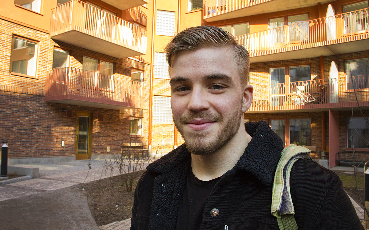 Philip Lilja är nyinflyttad i nya stadsdelen Rosendal i Uppsala, där inga nya skyddsrum byggts.