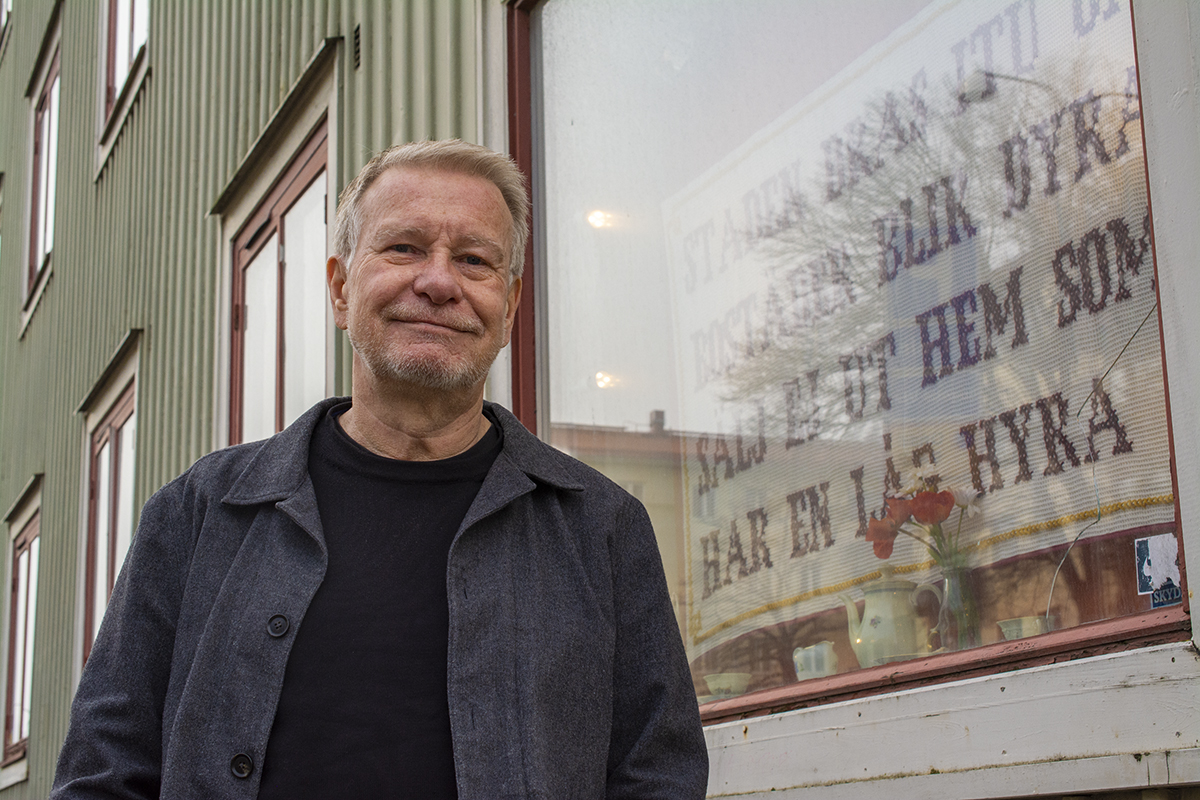 Det långvariga engagemanget i Hyresgästföreningen började när en äldre granne bad Ronny Bengtsson om hjälp i ett vräkningsärende. Då var han i 20-årsåldern, och blev husombud.