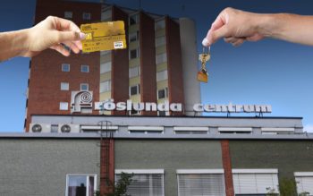 Fotomontage. Bild på hus i Fröslunda centrum. Infällt i bilden en hand som håller i nycklar, en annan hand som håller i ett kreditkort.