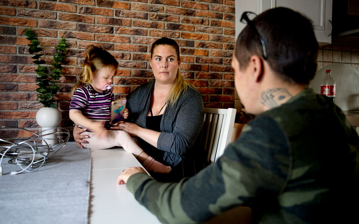 Louise och Robin Wahlgren är uppsagda från sitt radhus - igen.