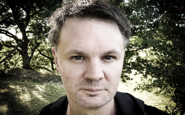 Journalisten Kolbjörn Guwallius har skrivit en bok om gated communities eller grindsamhällen.