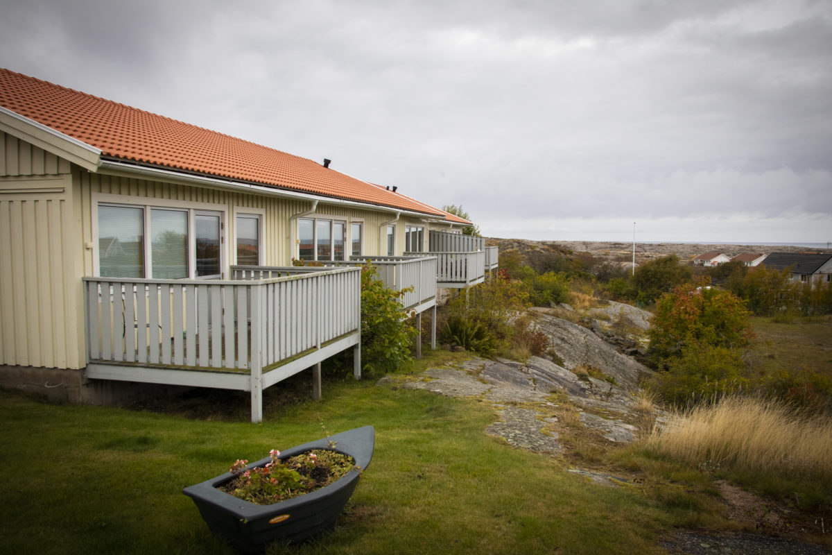 Radhusen ligger högt upp på ön Hasselön i Bohuslän.