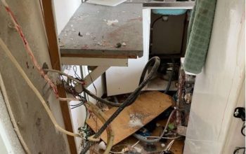 Lägenheten i Fortinovas hyreshus i Lilla Edets kommun demolerades helt av den 40-årige hyresgästen som drabbats av en psykos.