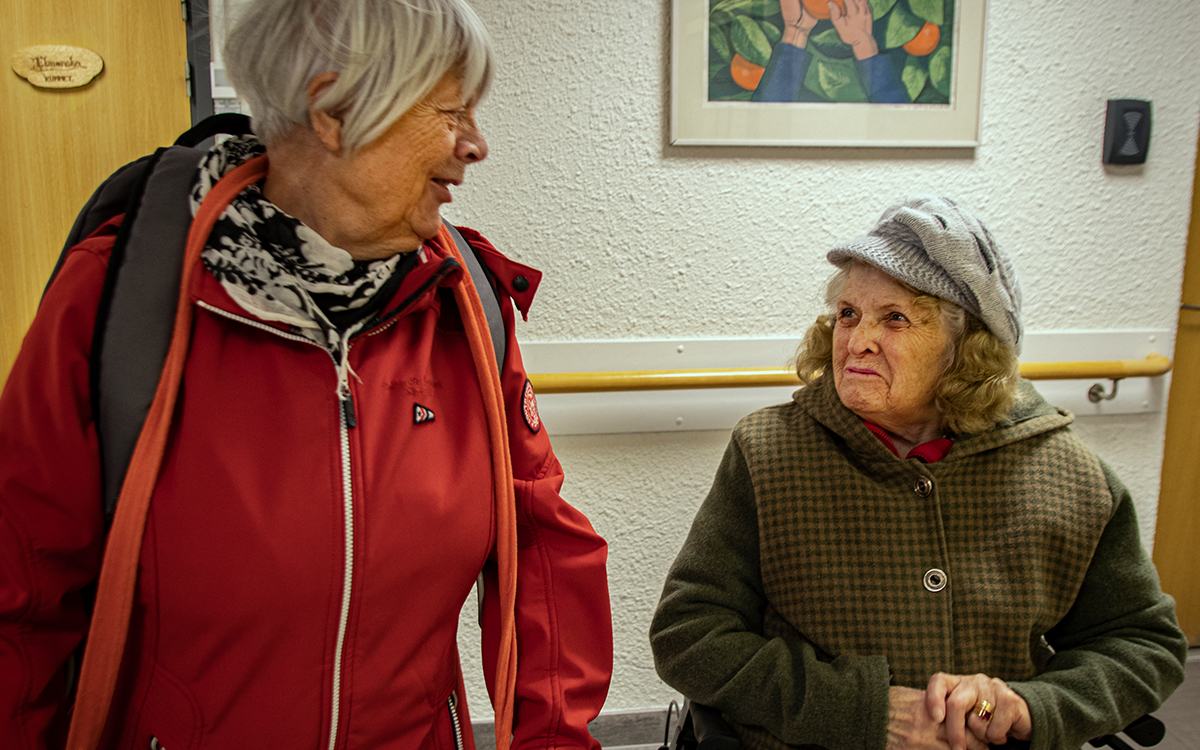 Jeannette René de Vreede och Florence Kjörnsberg trivs gott i Eidars mest eftertraktade hus, Strömkarlen.