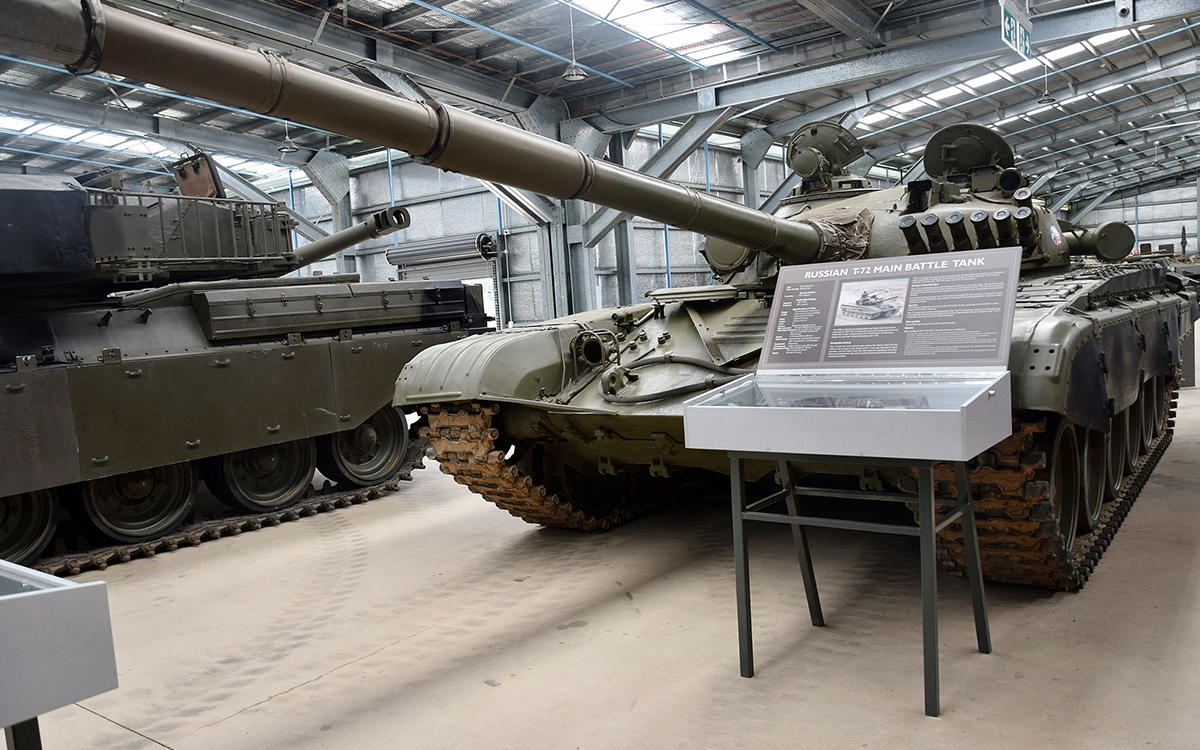 En stridsvagn på ett museum.