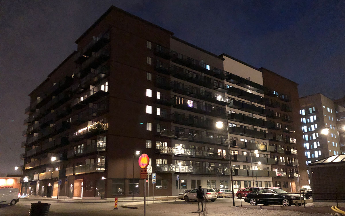 Södra Häggviksvägen i mörker.