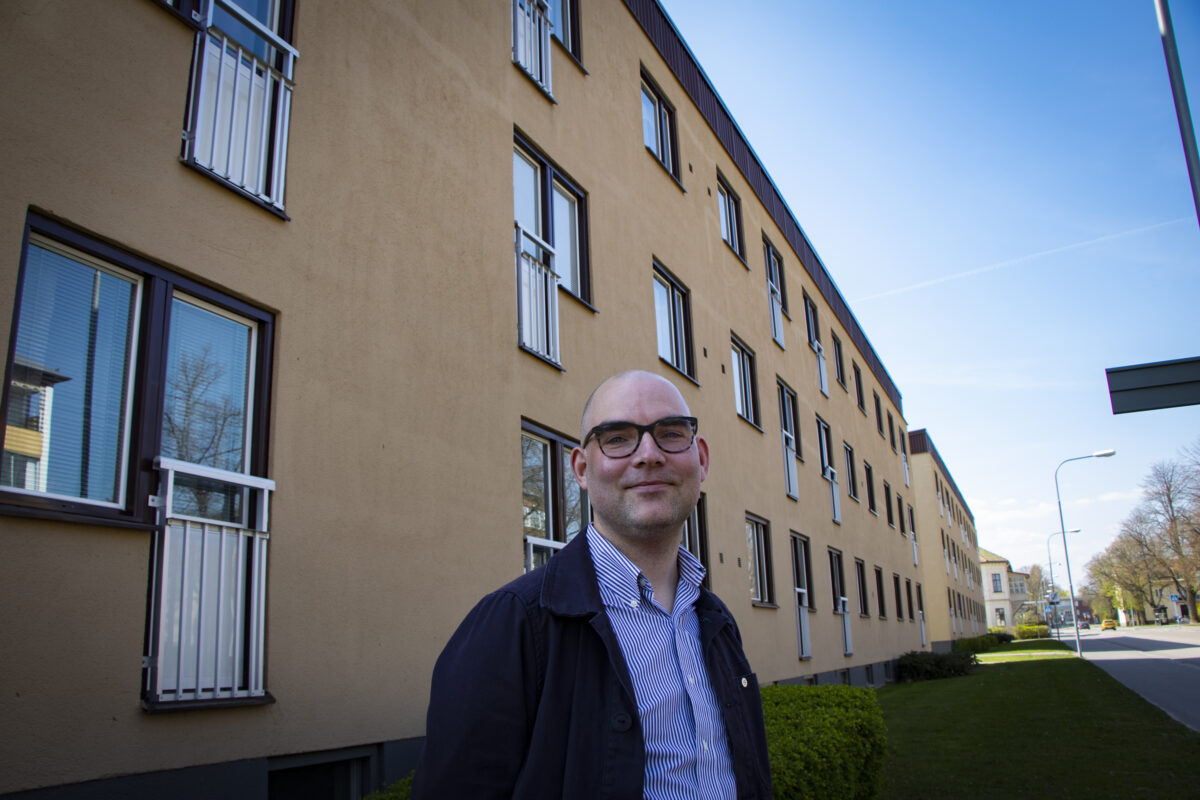 Hyreshusen på Vasagatan ska fasaderna renoveras. "Då passar vi även på att bygga på en våning och docka på ett trapphus med hiss", säger Wennergrens vd Erik Eriksson. 