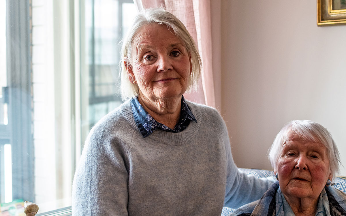 Evalena Ekblom och hennes mamma Ingrid Ekblom. Ingrids hyra höjdes tio procent: "Det kom som en chock"