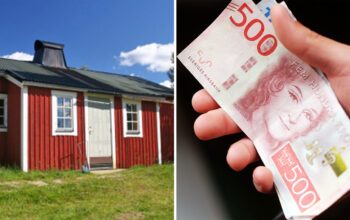 En röd stuga och en röding, det vill säga en 500-lapp.