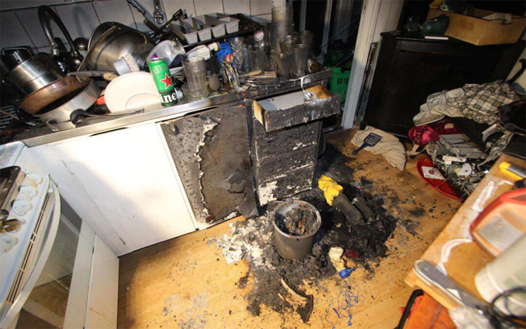 Brandskador i kök efter rökning inomhus