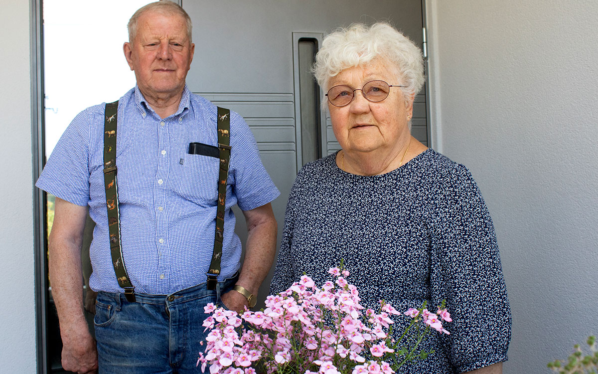 Karl-Erik och Inger Andersson bor granne med en nyskapad äng.
