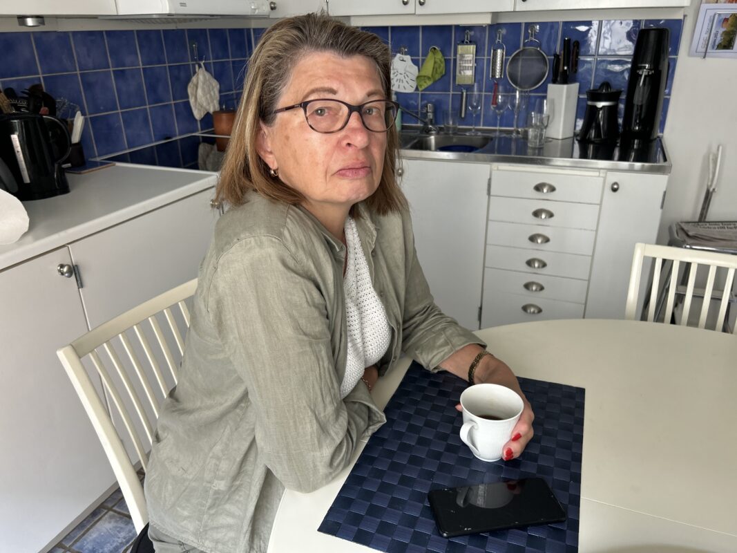 Gunilla Forslund har fått uppgifter om att hennes månadshyra kan öka med fyra tusen kronor. "Livet skulle bli tråkigt. Jag skulle inte ha råd att göra någonting då", säger hon.