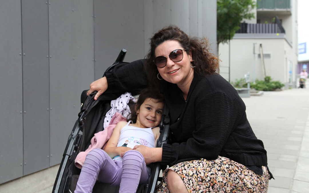 Madina Dateeva och dottern Ariana Ashrafi Barkabystaden