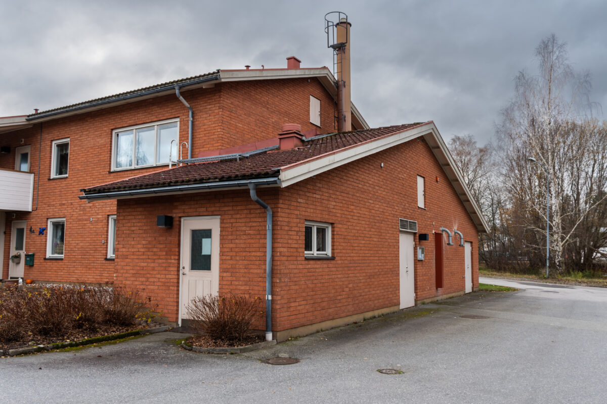 Bilden visar Eva Eklunds lägenhet, vägg i vägg med pelletspannan.