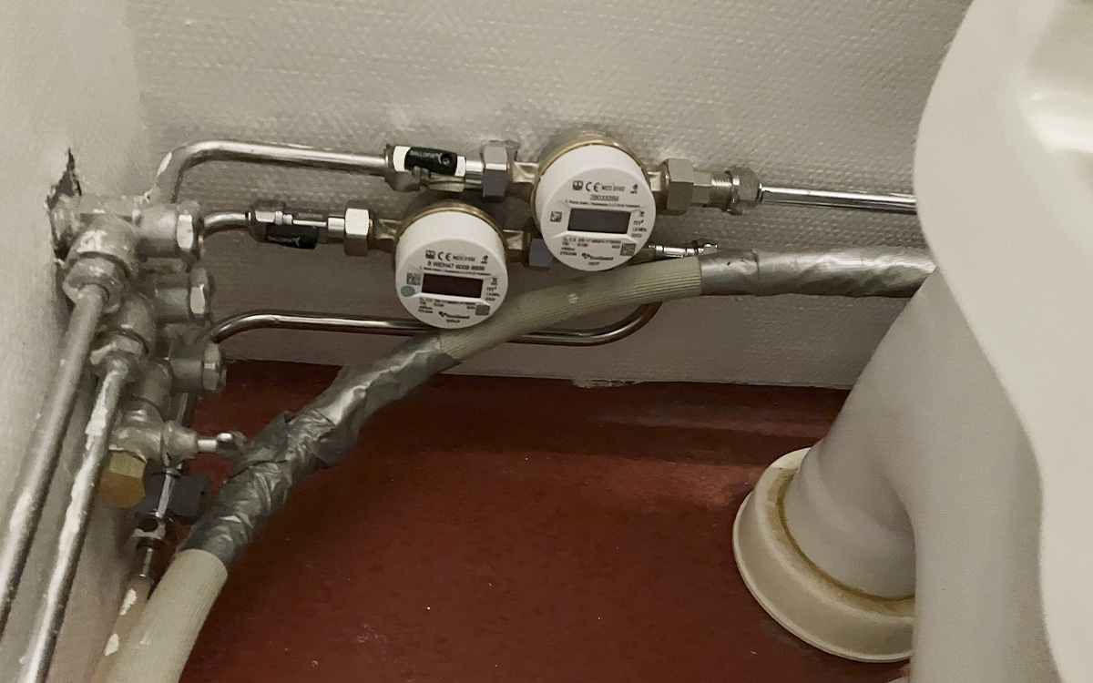 Vattenmätare i badrum