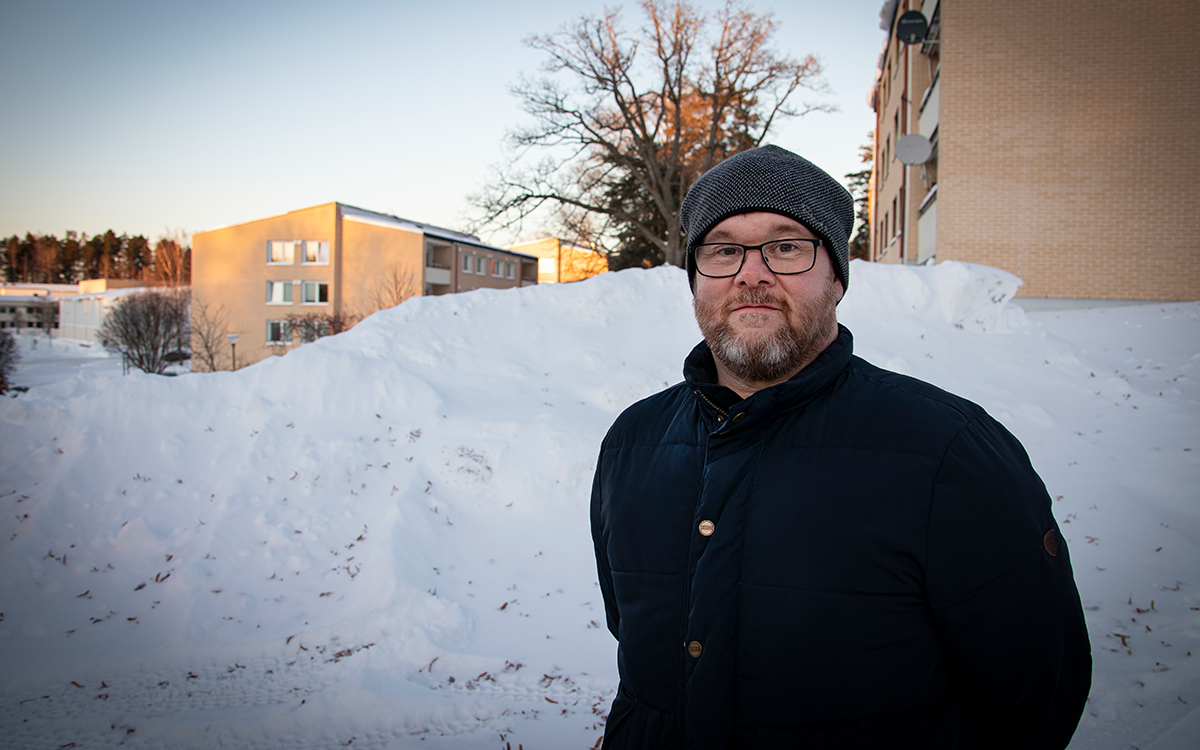 Innan Daniel Svanqvist köpte sin elbil kontaktade han sin hyresvärd Åkab för att höra sig för om laddmöjligheter. Resultatet blev en egen laddbox i Daniels garage. 