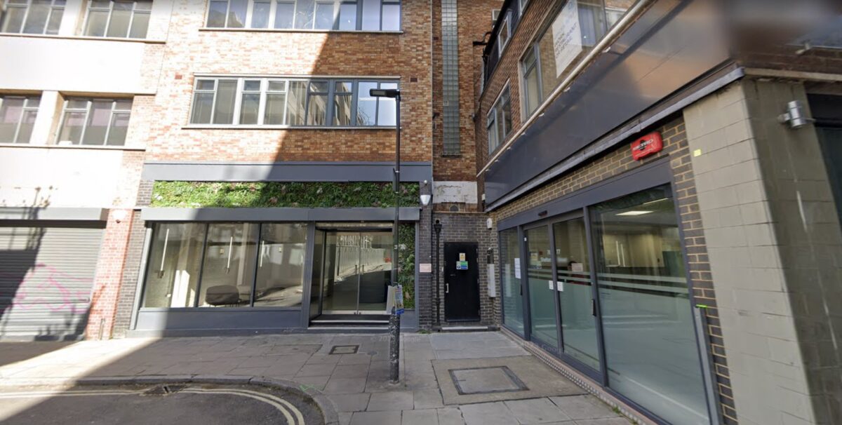 I den här tomma lokalen i en tegelbyggnad i London ska Hexamon haft sitt Englandskontor.