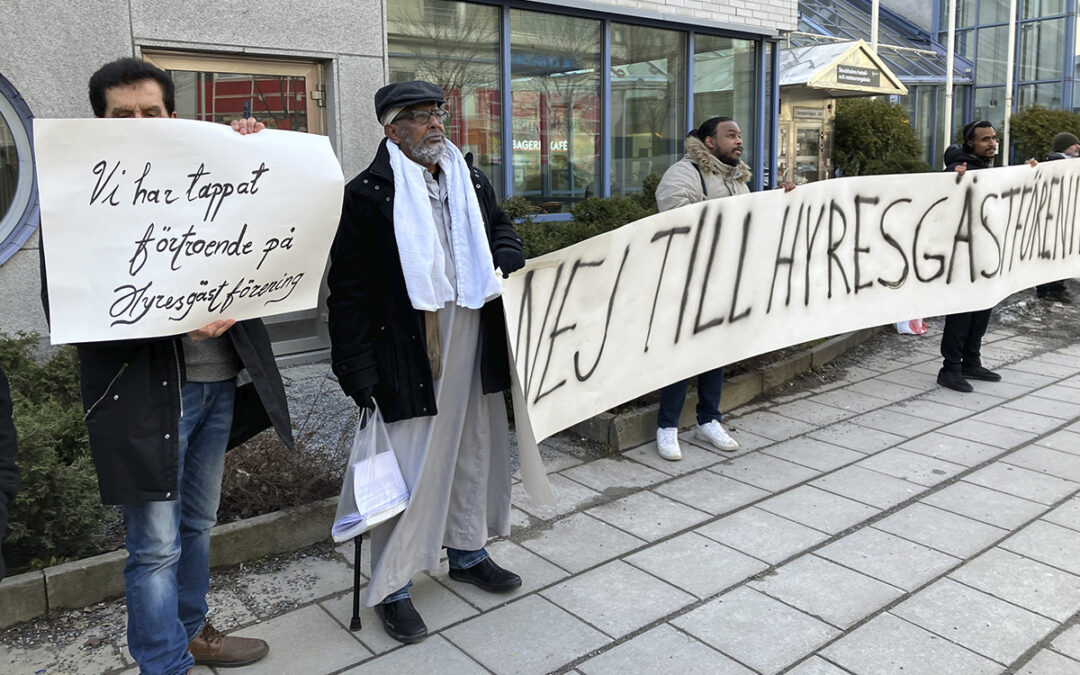 Demonstration utanför Globen mot vattenavtal