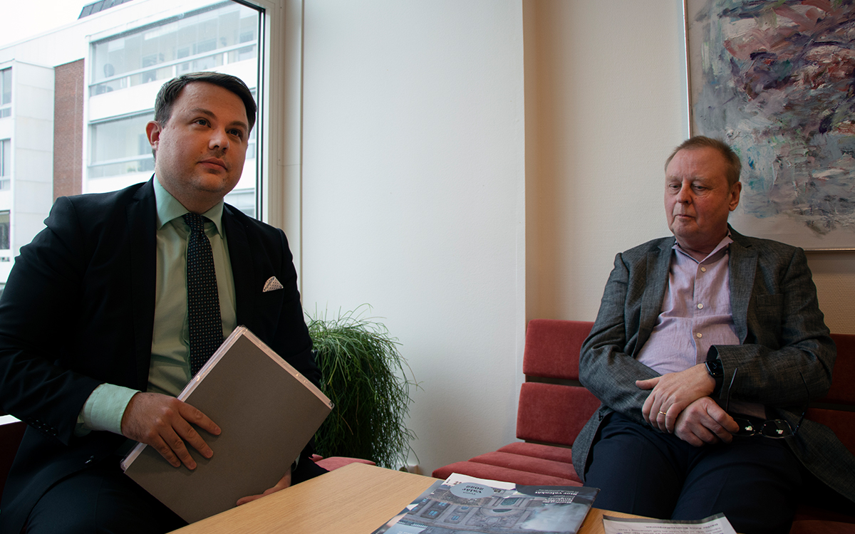 Filip Vujcic, förbundsjurist på fackförbundet Union, företräder Bengtsforshus före detta vd Pär Nilsson i förhandlingarna. 