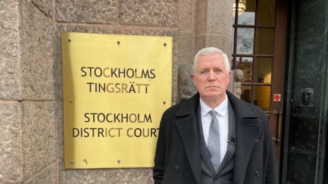 Juristen Lars Olofsson stämmer Facebook, men står nu själv åtalad för bokföringsbrott.