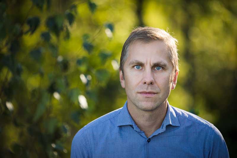 "Jag övertygad om att det finns ett rejält mörkertal. 75 upptäckta förfalskningar för de tre största bostadsförmedlarna i Sverige låter oerhört lite. Det säger jag utifrån den kunskap jag har om förfalskningar vid till exempel låneansökningar", säger bedrägeriexperten Anders Björkenheim.