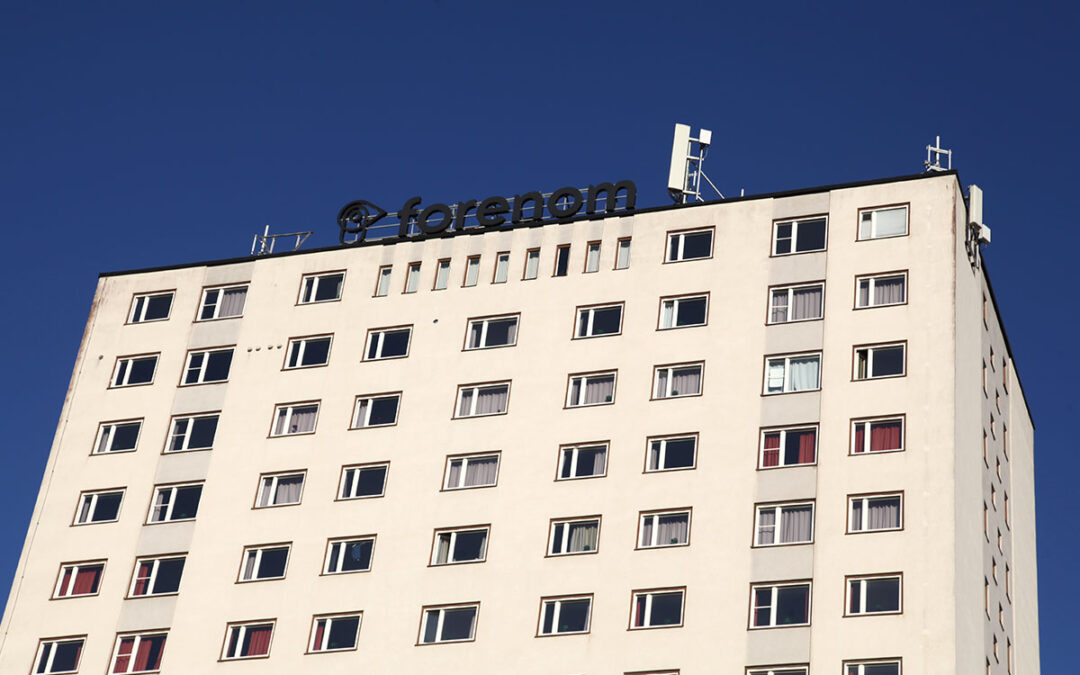 Höghuset vid Alviks t-banestation i Bromma i västra Stockholm, uppfördes på 1960-talet som ett studenthem. Sedan dess har byggnaden även fungerat som personalboende åt företaget Ericsson. Numera hyrs huset ut till företaget Forenom.