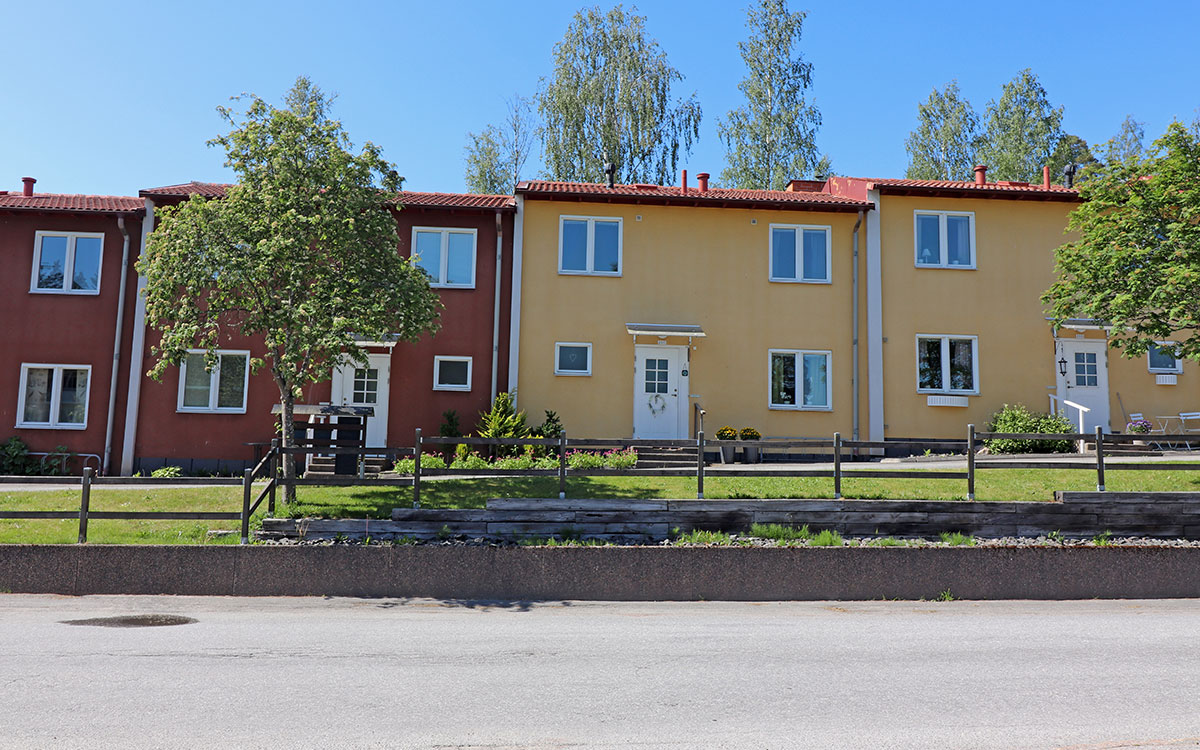 130 lägenheter i området Ekeberg i Hultsfred får en hyreshöjning på i genomsnitt cirka 8 procent från 1 juli 2025.