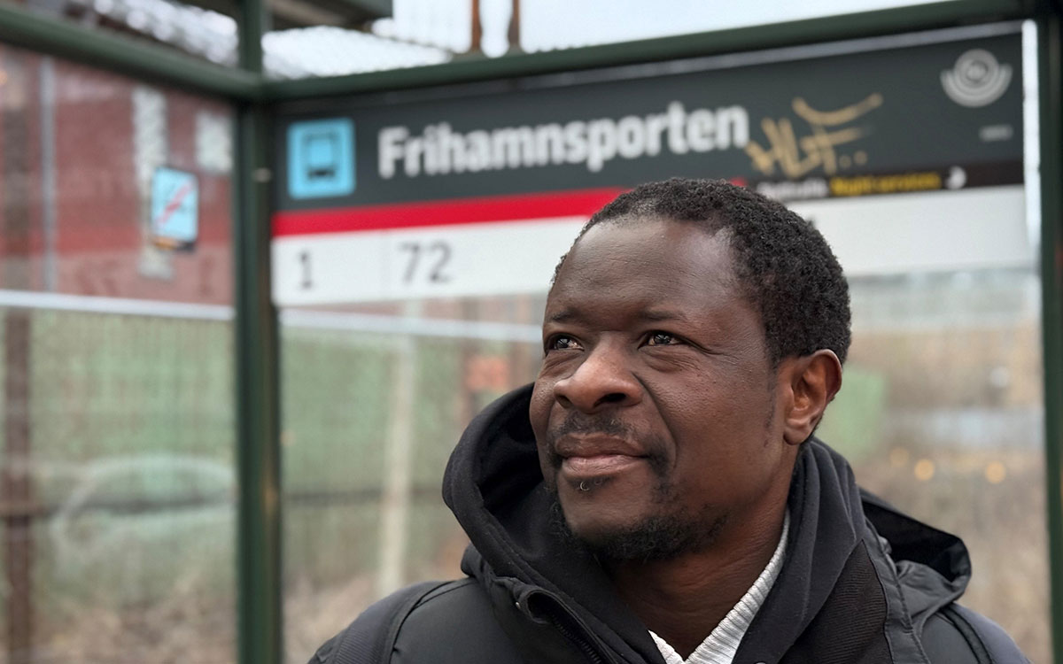 Simon Mobali, bussmekaniker.