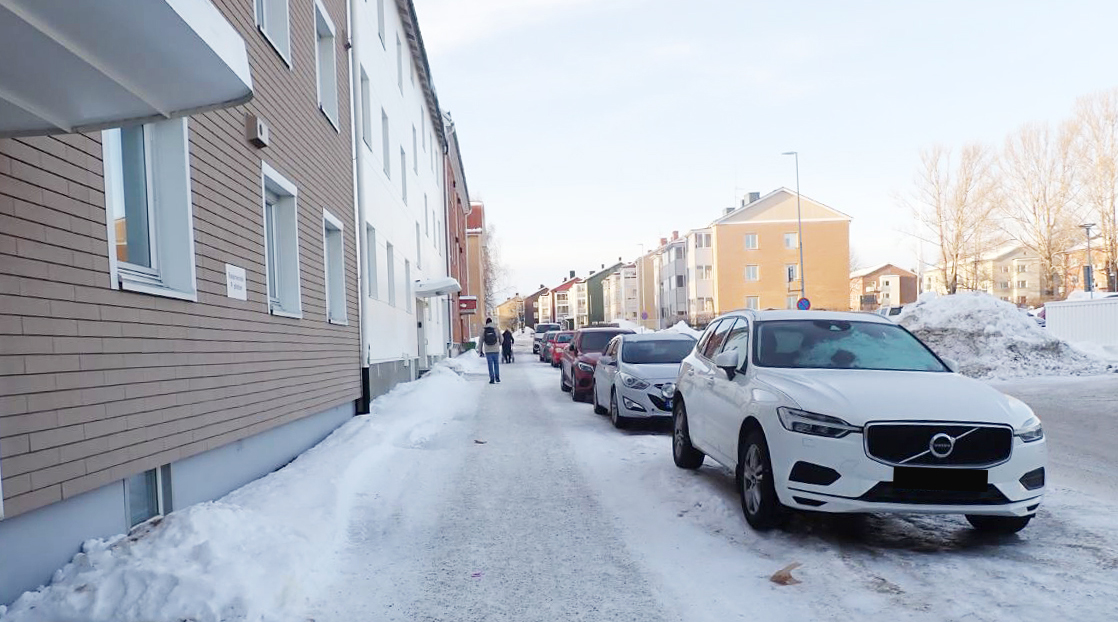 En stadsgata i vinterskrud.