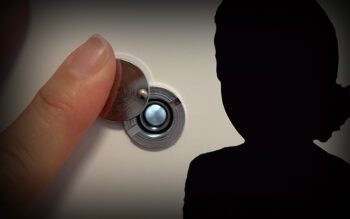 Kvinnan har bland annat begärt ersättning för att hon tvingats flytta på grund av Skatteverkets miss.