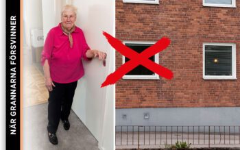 En tvådelad bild som visar en äldre kvinna framför en stängd dörr i en lägenhet och en fasad på ett hus med ett rött kryss över ett fönster.